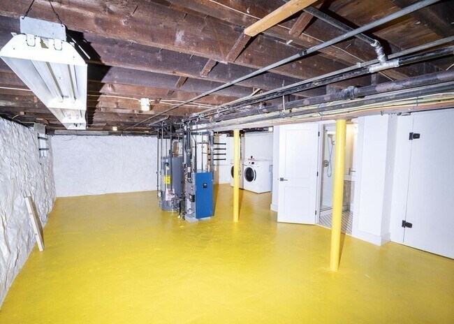 Building Photo - 15 Marston St