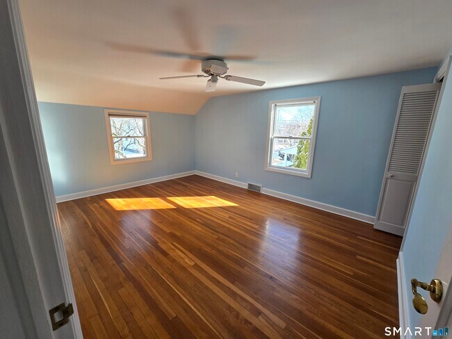 Building Photo - 148 Catherine St