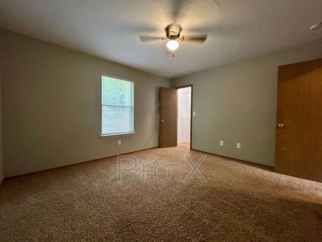 Building Photo - 1450 E Sequoyah Ct