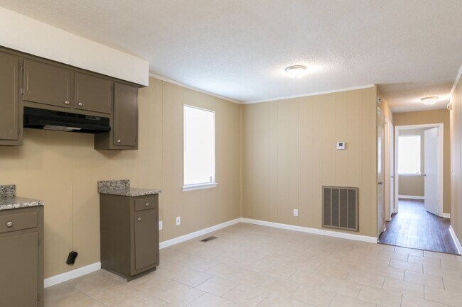 Building Photo - Move-In Ready 4-Bedroom Gem – Comfort & Convenience Combined