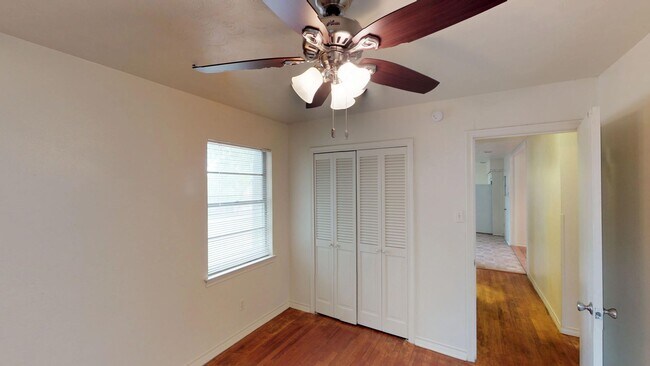 Building Photo - 3 Bedroom/2bath/2 Car Garage