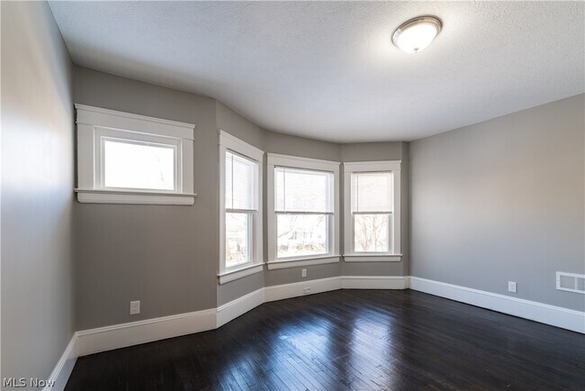 Building Photo - 2970 Edgehill Rd