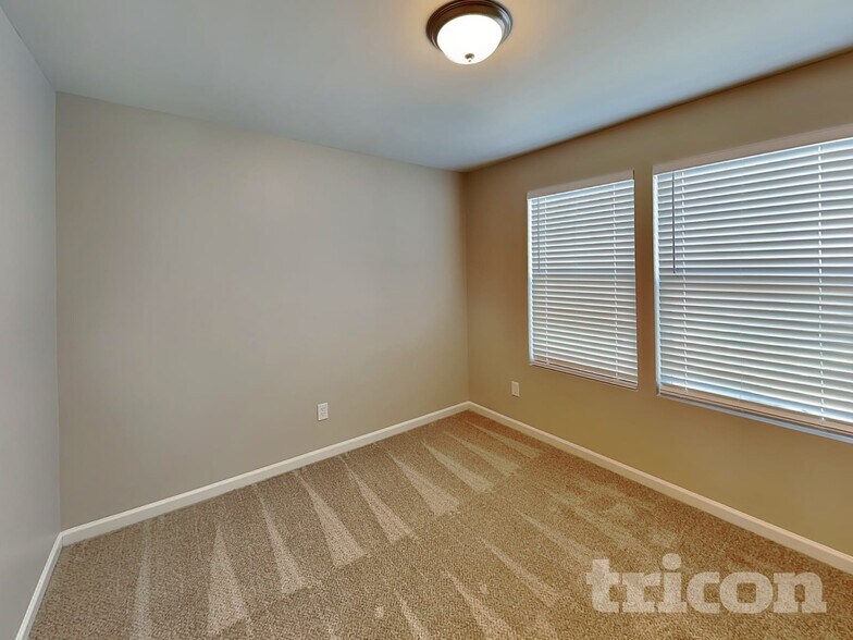 Building Photo - 531 Comfort Wy