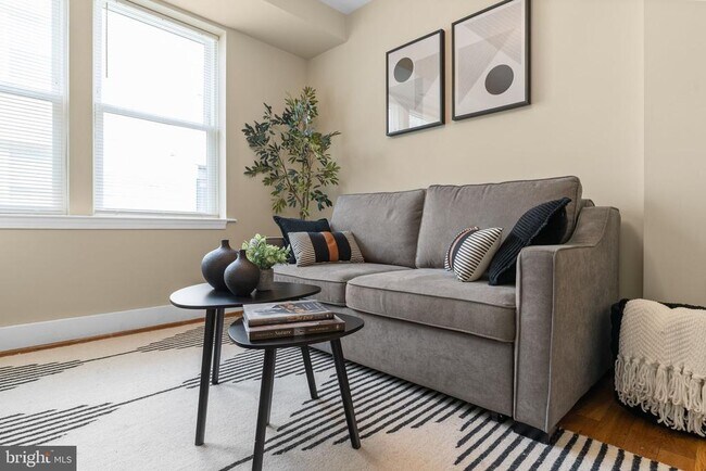 Building Photo - 417 18th St NE