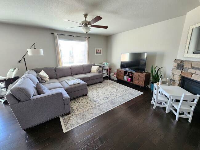 Building Photo - Beautiful 4-Bedroom Home in Lorson Ranch –...