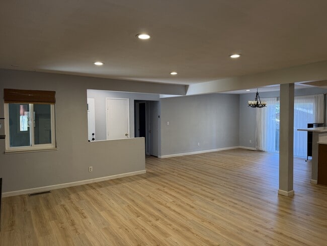 Building Photo - 3204 Apple St