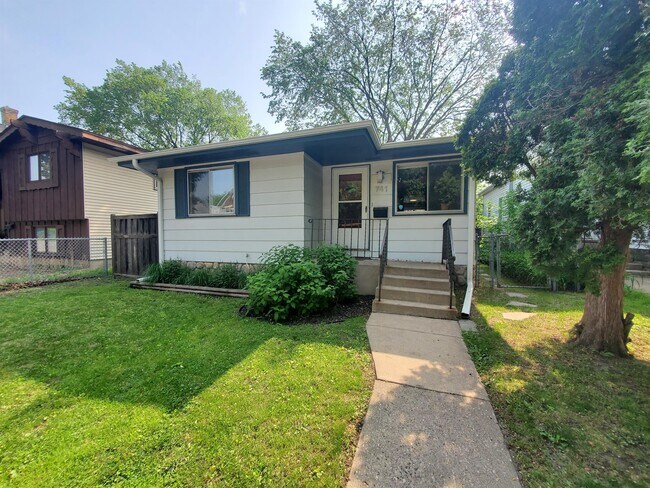 Building Photo - 741 Monroe St NE