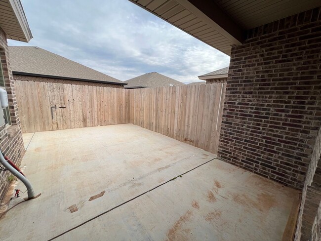 Building Photo - New 2 Bedroom Townhome Available In Wolffo...