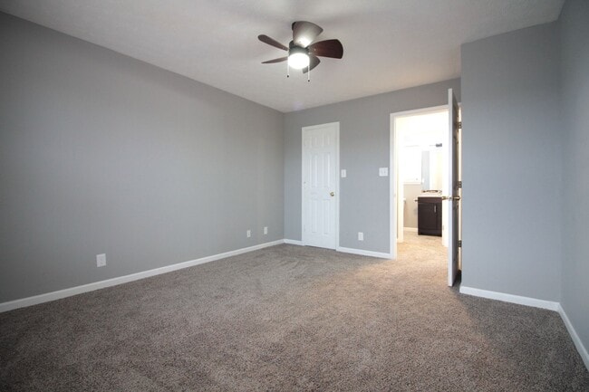 Building Photo - 135 Waterford Dr