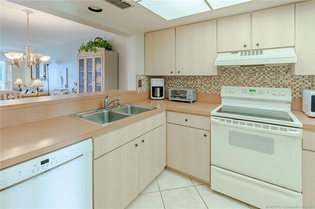 Building Photo - 9490 S Ocean Dr