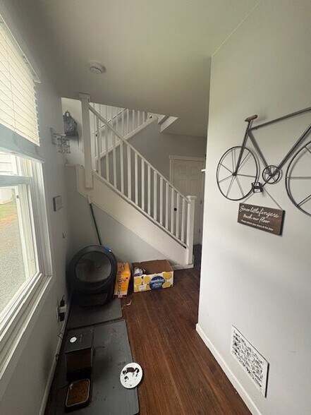 Building Photo - 181-183-183 Grove St