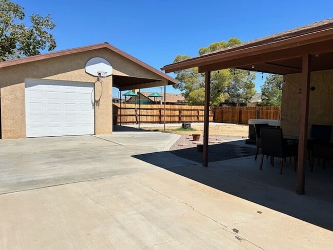 Building Photo - Please contact Vaughn Realty to set up an ...