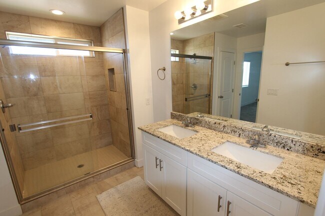 Building Photo - Spacious 4 Bedroom Home in Bellemont | Fenced Backyard + 2 Car Garage