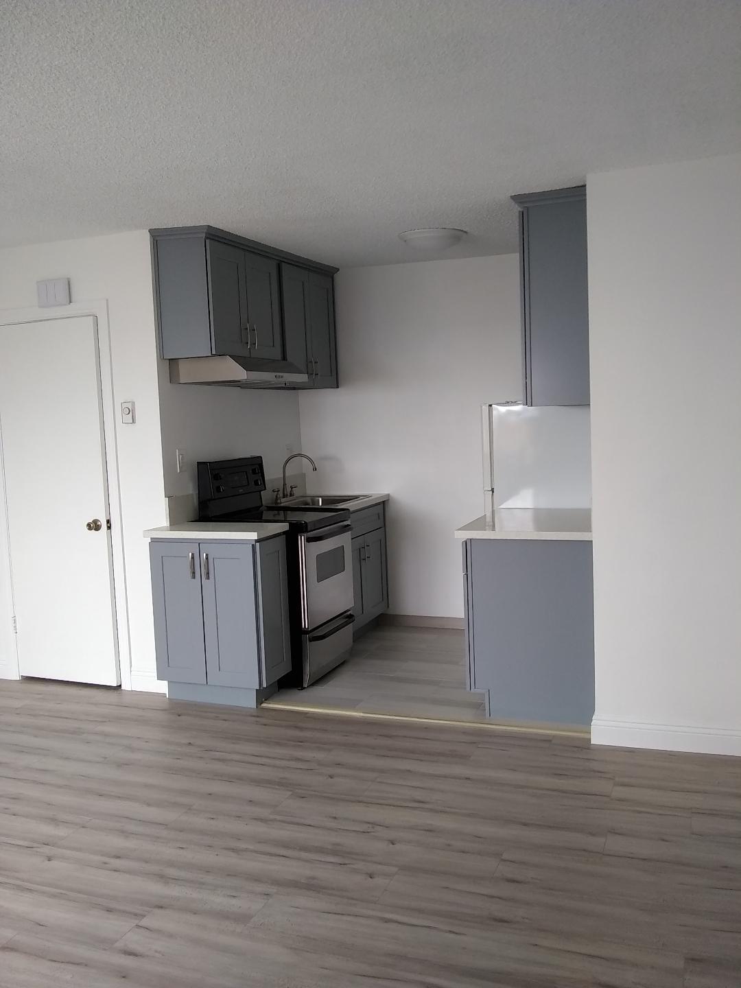 Kitchen - 11923 Iowa Ave