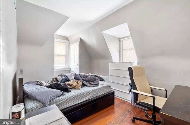 Building Photo - 1715 Providence Ave