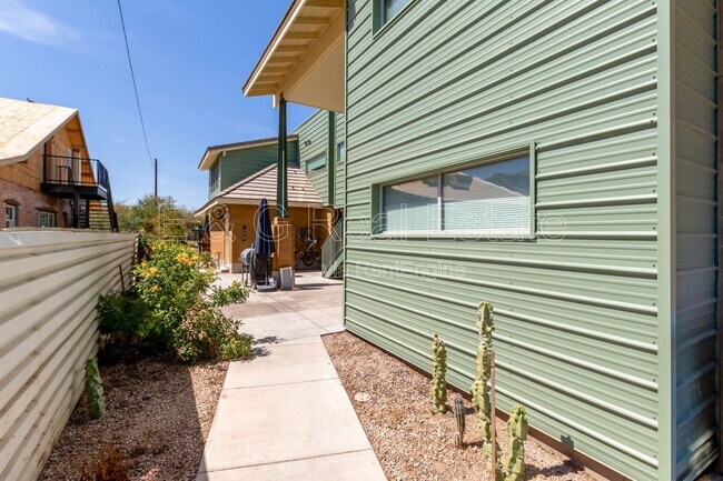 Building Photo - 129 N 11th Ave