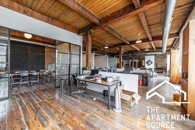 Building Photo - 3124 W Carroll Ave