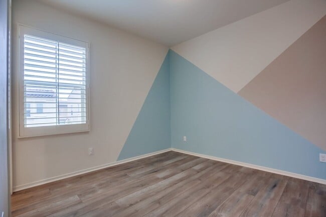 Building Photo - 5 Bedroom Home in Rancho Tesoro!