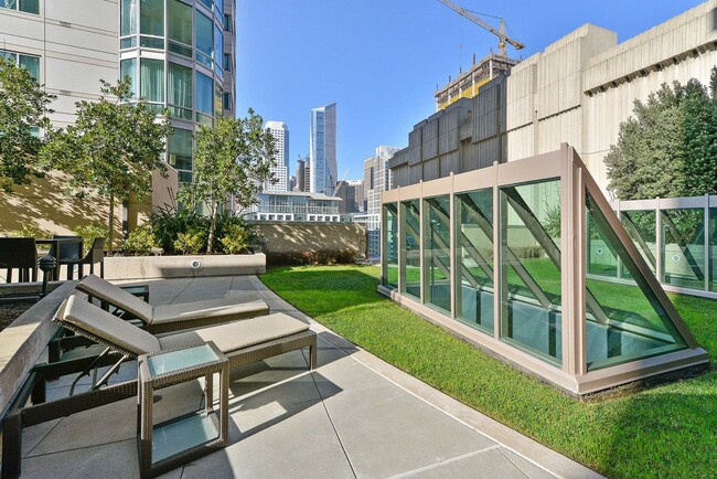 Building Photo - Luxury Living at The Metropolitan 1BR/1BA/...