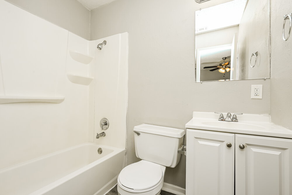 Building Photo - 716 Admiralty Way