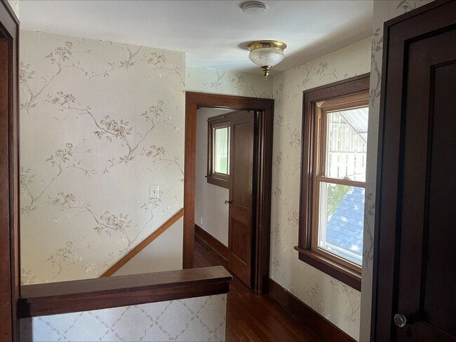 Building Photo - Old-World Charm in the Heart of Moline