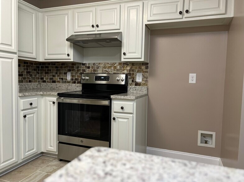 Building Photo - 112 Creekview Trl
