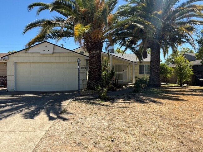Building Photo - Cozy 2 bedroom 1 bathroom with pool!