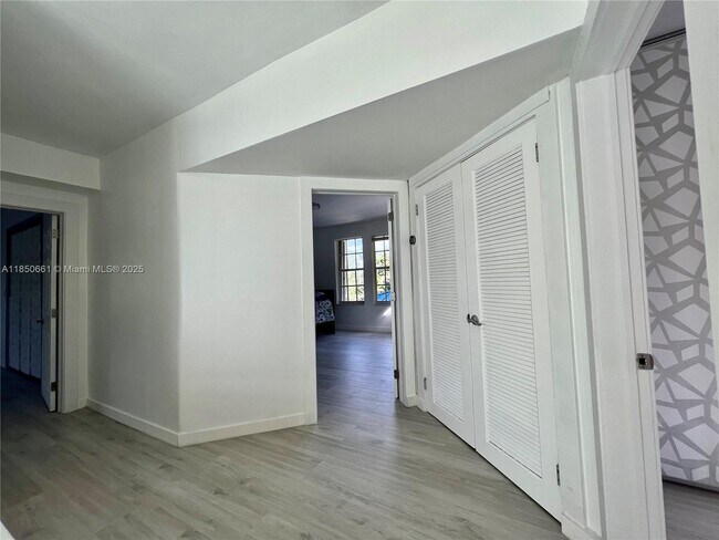 Building Photo - 1336 SW 14th St