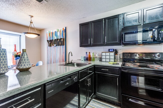 Interior Photo - Balcones Club Apartments