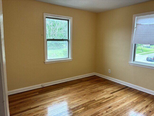 Building Photo - 2345 Losantiville Ave