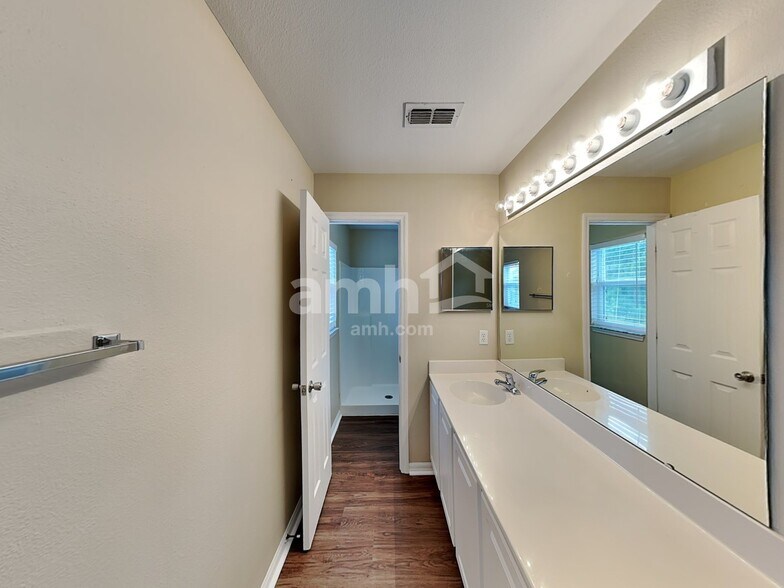 Building Photo - 237 Sawyerwood Pl