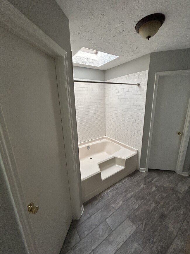 Building Photo - 7136 Breckenridge Dr