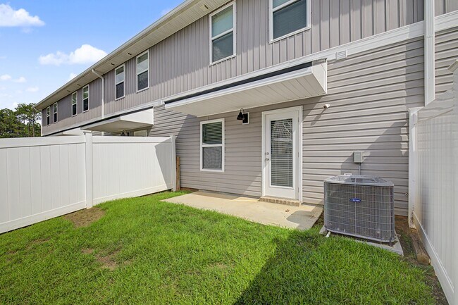 Building Photo - 9055 Golden Eye Dr
