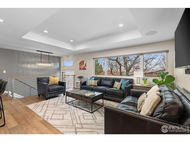 Building Photo - 5 Bed 3 Bath Home in South Boulder W/Solar.