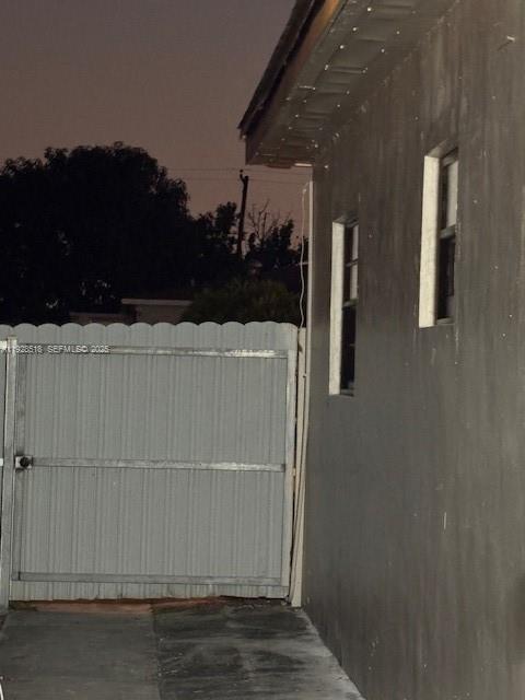 Building Photo - 541 E 16th St