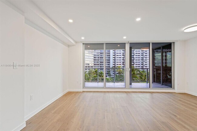 Building Photo - 1500 Bay Rd