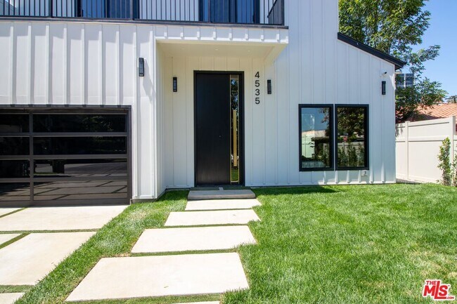 Building Photo - 4535 Haskell Ave