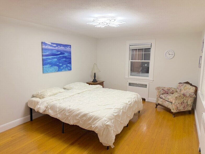 Building Photo - 64 Rowe St