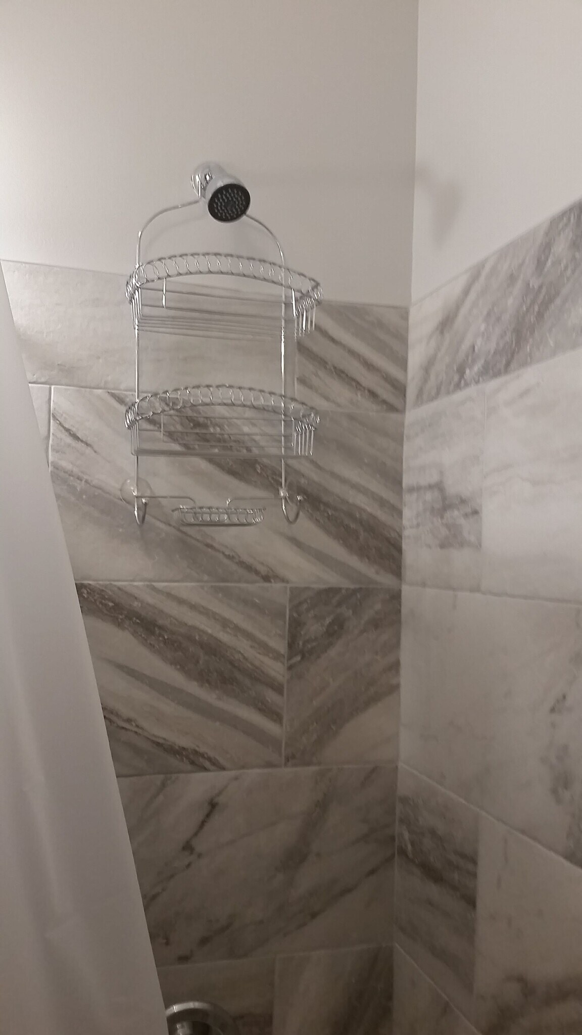 Ceramic modern tile in baths - 815 Wharton St