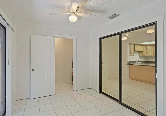 Building Photo - 9258 Green Meadows Way