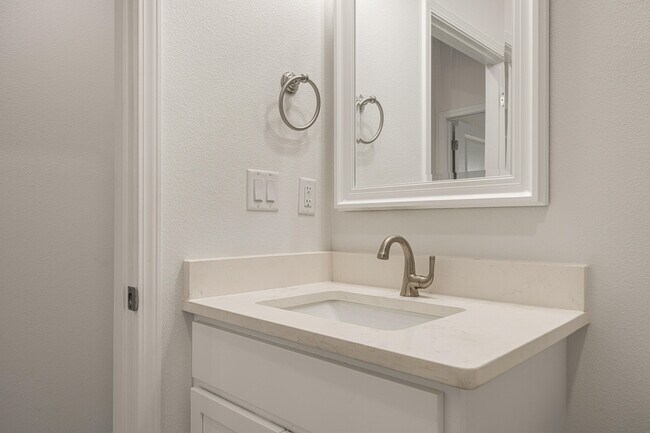 Building Photo - 4902 Kensington Ln