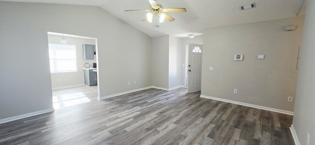 Building Photo - 1005 Lamar Ct