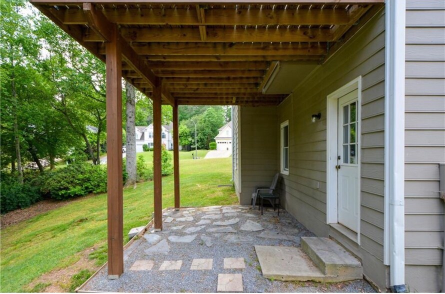 Seperate entrance and patio - 2002 Fairbrook Ln