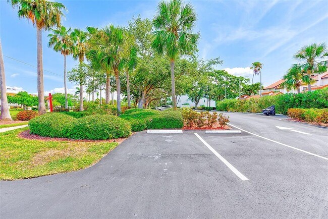 Building Photo - 557 Pinellas Bayway S