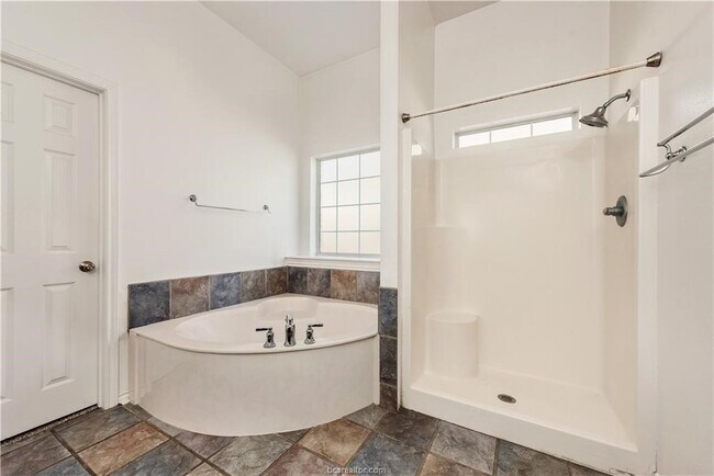 Building Photo - 4009 Reatta Ln