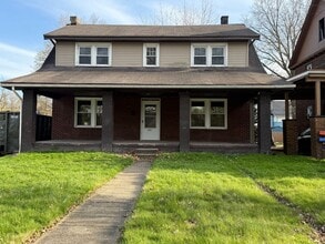 Building Photo - Updated and Spacious 3-4 Bedroom, 2 Story ...