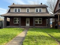 Building Photo - Updated and Spacious 3-4 Bedroom, 2 Story ...