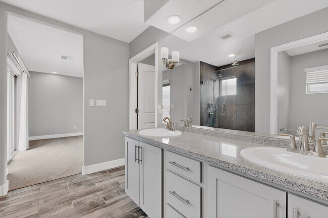Building Photo - 5603 Linq Ct NE