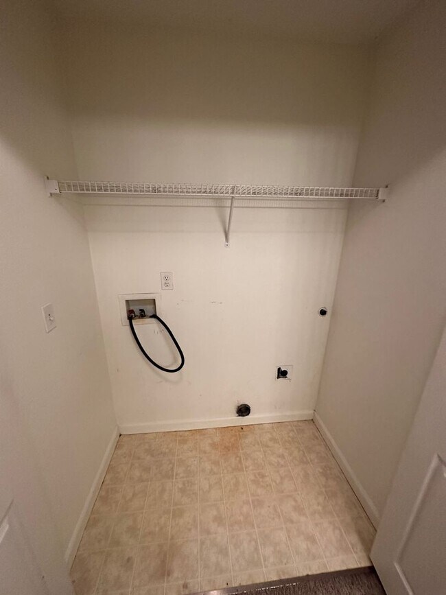 Building Photo - 5721 NE Canard Ct