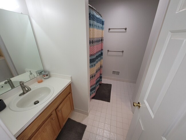 Building Photo - 2104 Harrison Ct